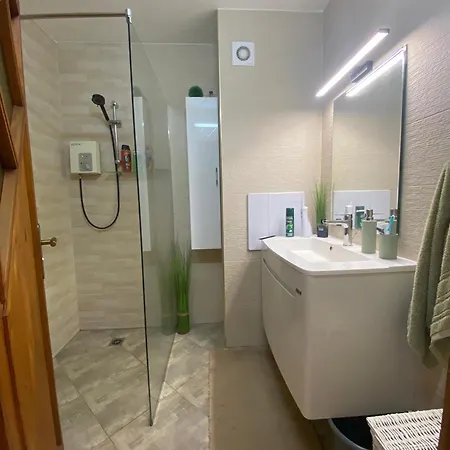 Lovely Two-bedroom Flat In Centre Daire *