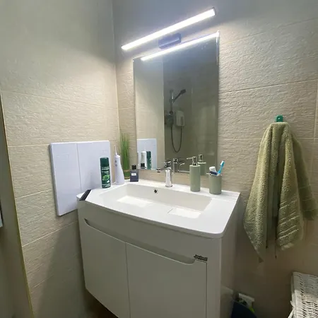 Daire Lovely Two-bedroom Flat In Centre
